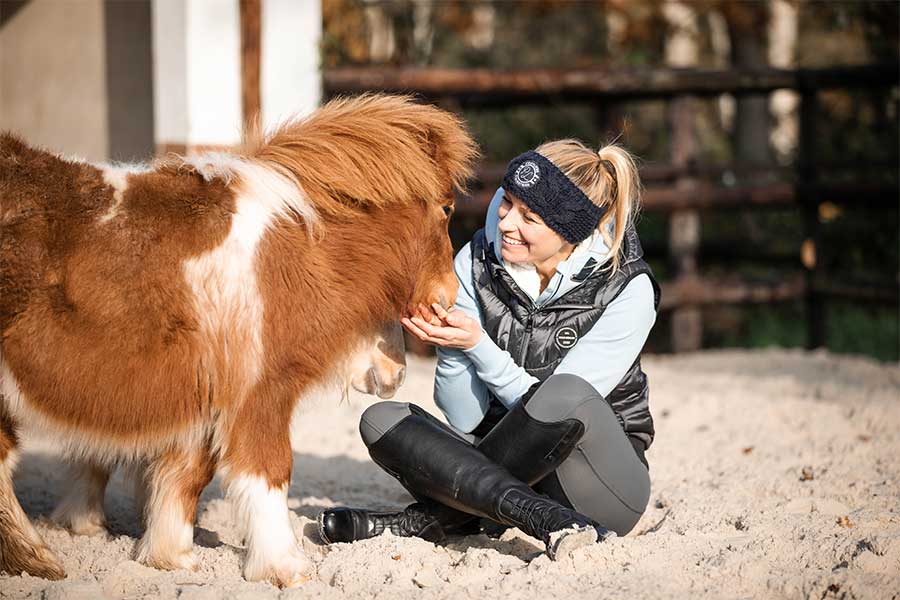 Annica Hansen auf ihren TTE® Paddock. Annica Hansen auf ihren TTE® Paddock.