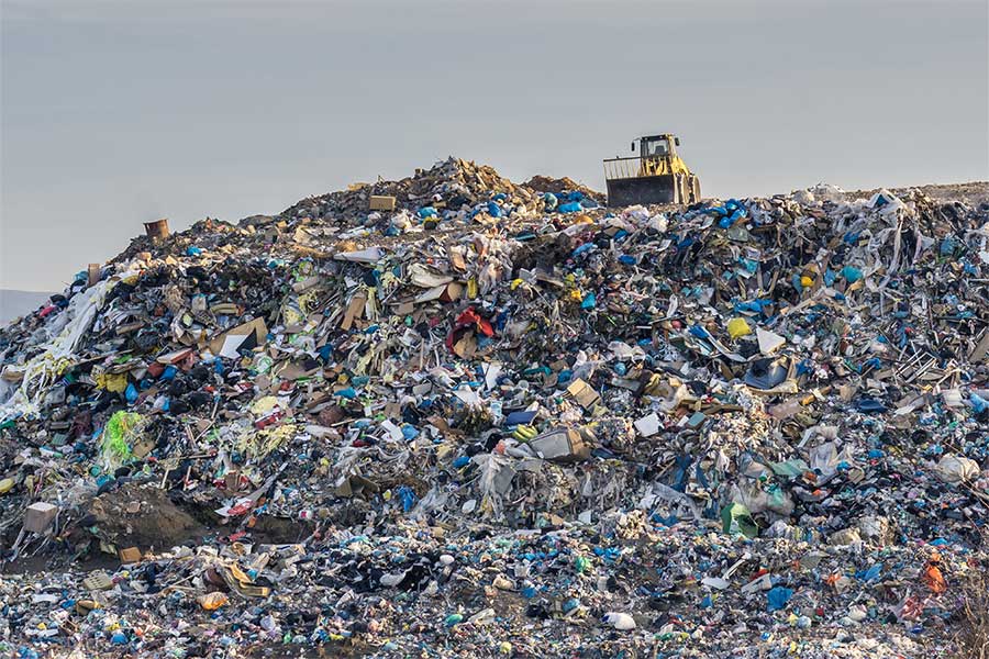 Rund 5,2 Millionen Tonnen Kunststoffmüll fallen allein in Deutschland pro Jahr an. Rund 5,2 Millionen Tonnen Kunststoffmüll fallen allein in Deutschland pro Jahr an.