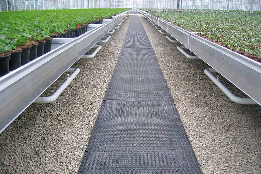 Multikett-Platten als Gehweg und Fahrweg für CC-Container